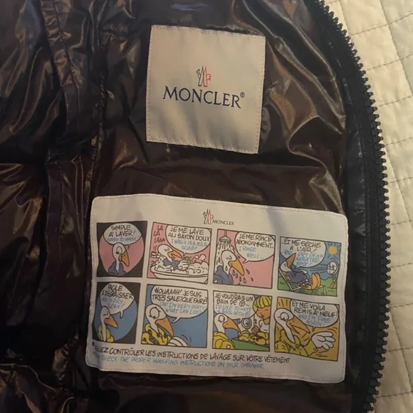 Moncler Bormes Vest Navy Size 2(Medium) - Picture 2 of 4